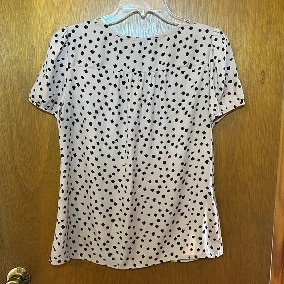 Loft Animal Print Hidden Button Front Blouse Puff Sleeve Pleated Back Size S - Picture 4 of 8